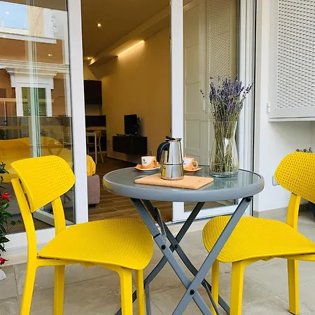 Domus13-with Private Parking Apartmán *