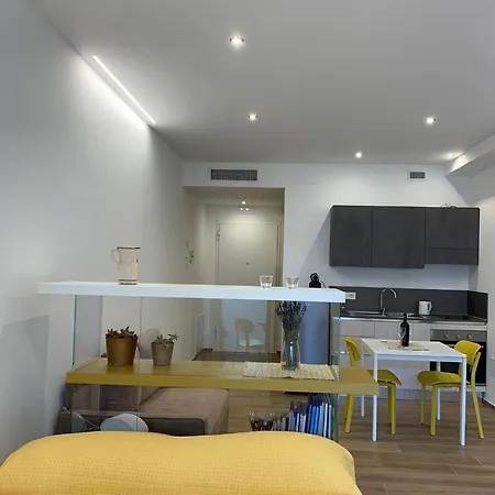 Domus13-with Private Parking Bari