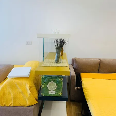 Domus13-with Private Parking Apartmán