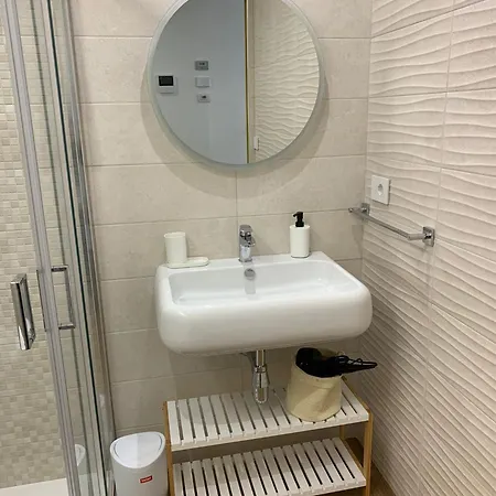 Domus13-with Private Parking Apartmán *