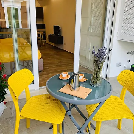 Domus13-with Private Parking Apartmán
