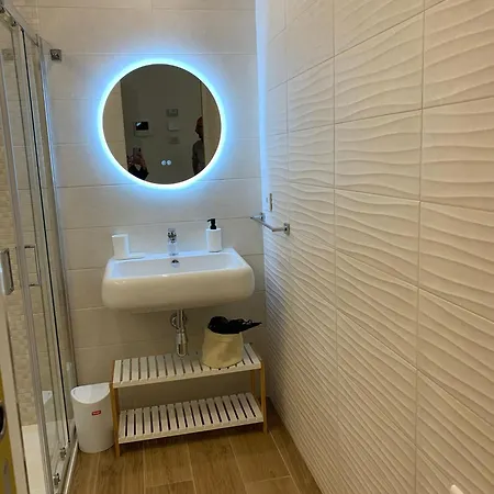 Domus13-with Private Parking Apartmán *