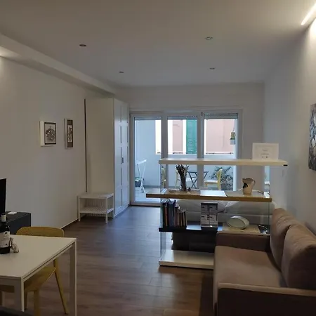 Domus13-with Private Parking Apartamento *