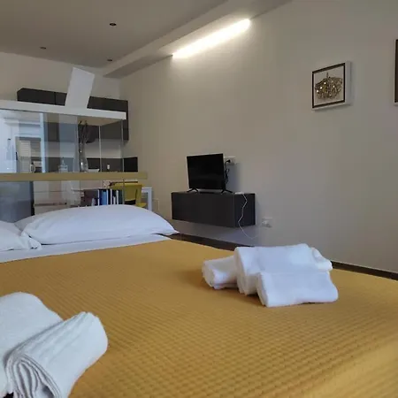 Domus13-with Private Parking * Bari