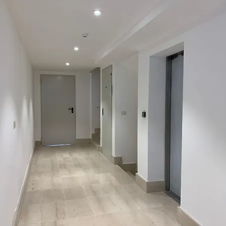 Domus13-with Private Parking *