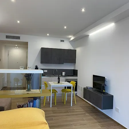 Domus13-with Private Parking Bari