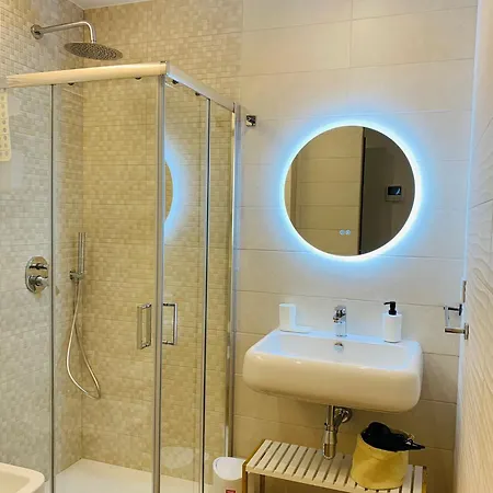 Domus13-with Private Parking Apartamento