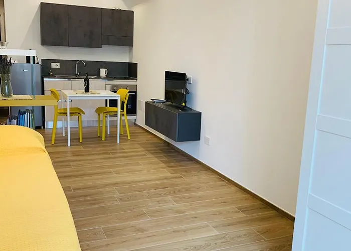 Domus13-with Private Parking Apartmán *