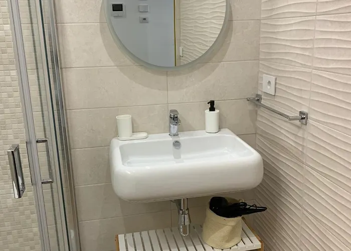 Domus13-with Private Parking Apartmán *